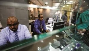 خبراء يؤكدون فشل المركزي في تحقيق الاستقرار النقدي ويدفعون بروشتة الإصلاح