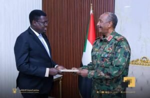 البرهان يبلغ وزير الخارجية الجنوب سوداني أمرا مهما
