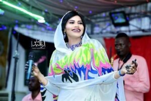 فنانة تعلن اعتزالها والهجرة إلى فرنسا