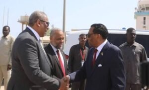 كامل إدريس يصل إريتريا