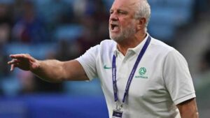 مدرب العراق يفتح النار على الاتحاد الآسيوي