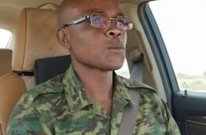 بقال يؤجل عودته خوفا من أمر خطير.. تفاصيل مثيرة