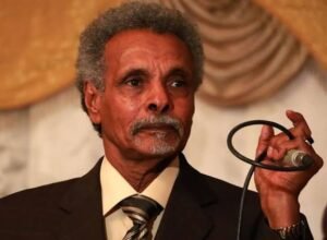 عركي يغني لإبنه سيزار