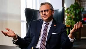 البرهان يوجّه انتقادا ساخنا لمسعد بولس