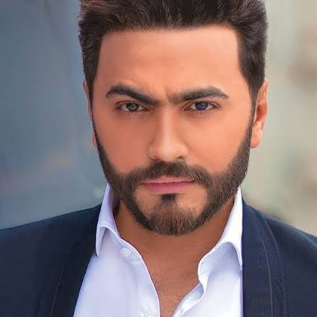 تدخل جراحي عاجل ينقذ حياة هذا الفنان 11 images 4 2