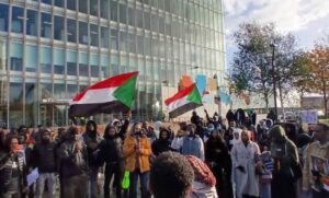 امتدادا للحراك الدولي.. السودانيون بأيرلندا يتظاهرون ضد المليشيا 12 امتدادا للحراك الدولي.. السودانيون بأيرلندا يتظاهرون ضد المليشيا