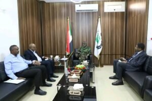 قضايا الطلاب أمام وزير المالية وجبريل يتعهد 13 قضايا الطلاب أمام وزير المالية وجبريل يتعهد