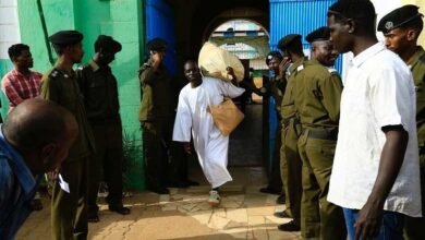 اطلاق سراح عدد من المعتقلين بعد 18 عامًا بدولة مجاورة 15 5a89e0d095a597ef408b45e1