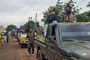 قادة الجيش يطمئنون على الجاهزية بمحور بارا استعداداً للزحف الأكبر! 12 قادة الجيش يطمئنون على الجاهزية بمحور بارا استعداداً للزحف الأكبر!