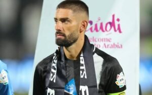 لاعب شهير يتوقف عن اللعب بسبب عاملة منزلية