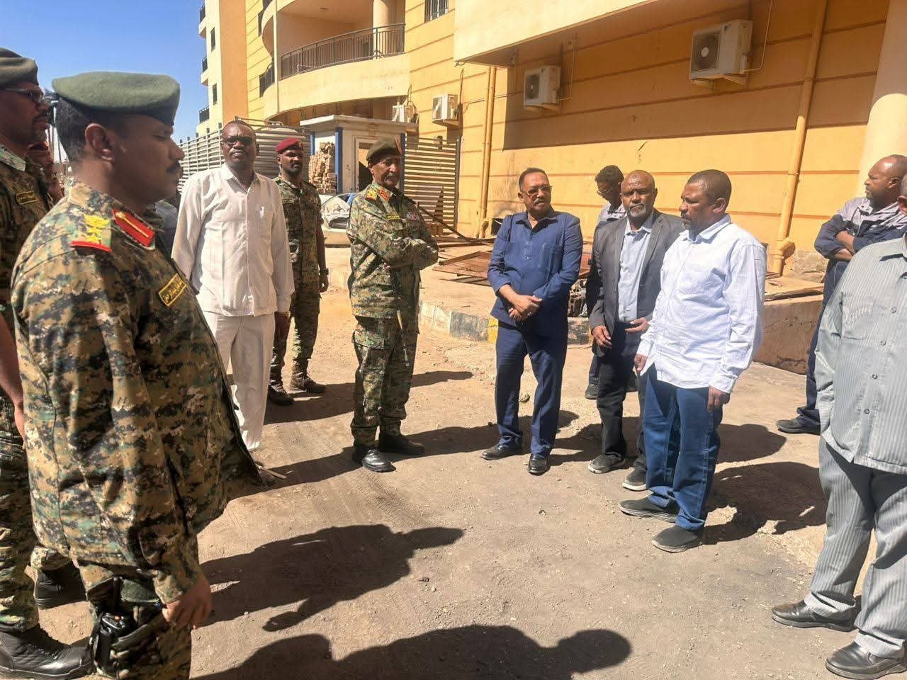 البرهان يزور أبراج المعادن بالمجاهدين 11 IMG 20251222 WA0021