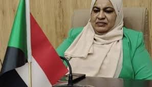 رئيس الوزراء يعفي مسؤولا رفيعا أثار جدلا واسعا 