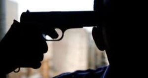 قاضي ينهي حياته رميا بالرصاص