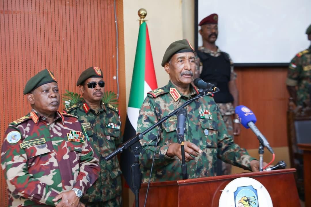 البرهان يشدد: لن نسمح بتمرد جديد!! 11 تخريج دفعة جديدة من ضباط الأمن