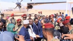 زيارة تاريخية للرئيس الصومالي لعاصمة ولاية شمال شرق الصومال!