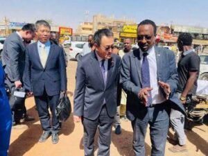 تعرف على أول سفير أجنبي يتفقد الخرطوم