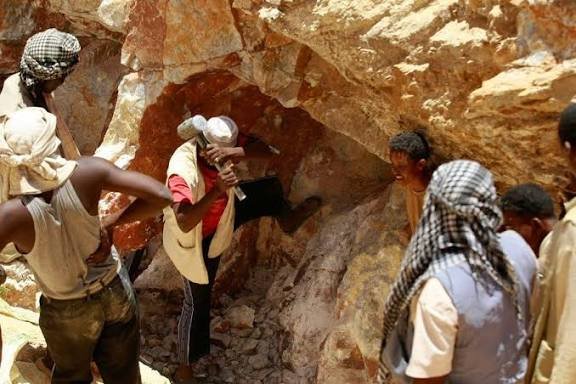 الكشف عن خطة للحد من حوادث إنهيار الآبار بالمناجم 11 images 5 11