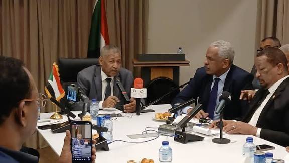 هل أزال مؤتمر السفير قلق الأسر السودانية بمصر؟! 11 images 5 16