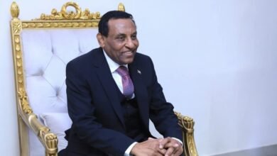 برغم نفي رئيس الوزراء..هناك لجنة وهناك توصيات بفصل العاملين؟ 34 خبراء لـ تسامح: قرار الحظر السلعي عمق أزمة الدولار وزاد الأسعار