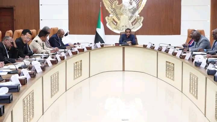 السودان يعلن الحداد !! 11 رئيس الوزراء يصدر حزمة من الإجراءات لتنظيم حركة استيراد السلع