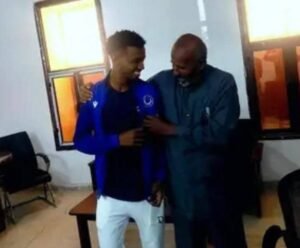 محلية عبري تحتفل بلاعب وقع للهلال