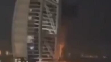 دبي.. حطام مسيرة إيرانية يشعل حريقا بمبنى برج العرب 16 IMG 20260301 WA0022