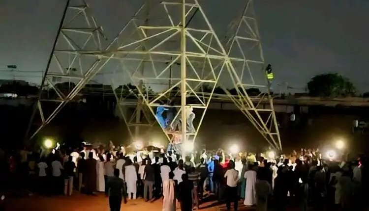 شاب يتسبب في قطع التيار الكهربائي عن امدرمان 11 IMG 20260328 WA0034