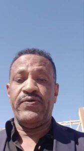 إعلامي لامع يفجر مفاجأة.. يواجه "جحود المؤسسة" ببيع الزبادي!
