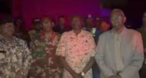 والي الخرطوم في موقع الحدث.. إجراءات إحترازية لمنع مخاطر مخلفات الحرب