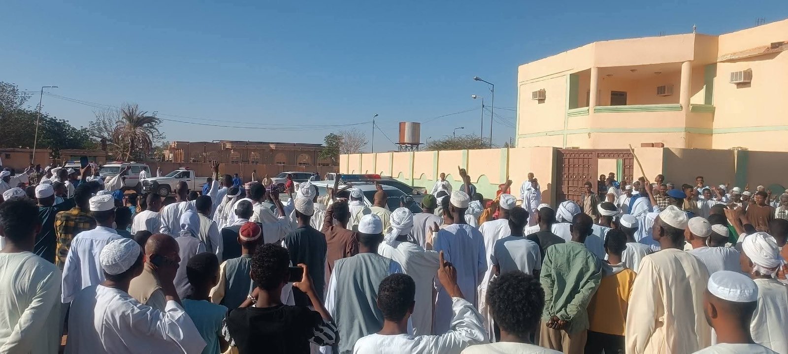 تشييع مهيب للخليفة الطيب الجد 11 IMG 20260413 WA0033