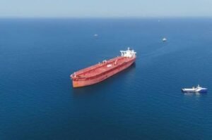 إيران تعيد إغلاق مضيق هرمز ردا على موقف متعنت من أمريكا