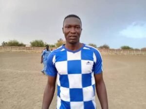 كرنقو يتوقف عن ركل الكرة ويتجه للتدريب