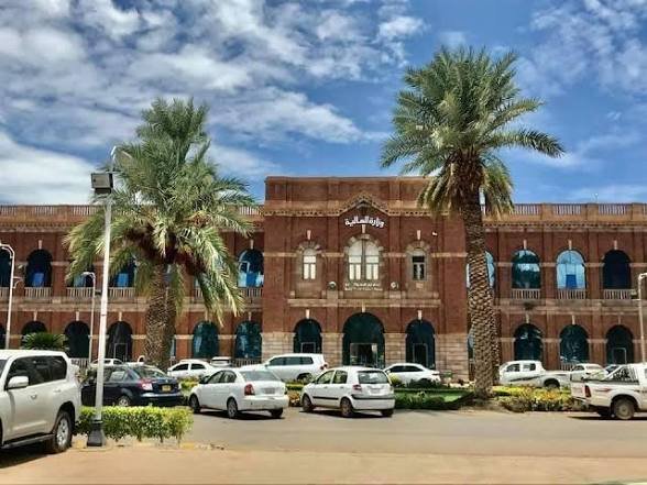 وزارة المالية تضع أولى خطواتها نحو التعافي الإقتصادي بتعزيز الصادرات وترشيد الواردات 11 images 7 5