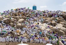 الحجاج يؤدون الركن الأعظم بجبل عرفات والشيخ الحذيفي يدعو إلى إصلاح أحوال المسلمين 15 493871.jpg