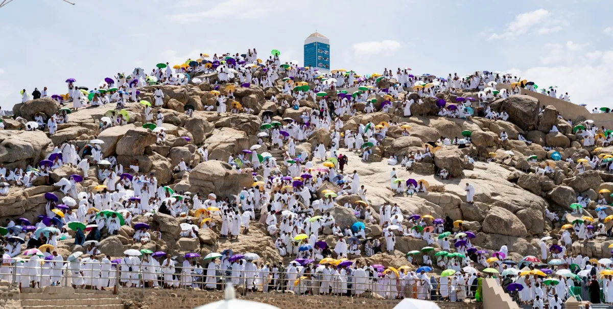 الحجاج يؤدون الركن الأعظم بجبل عرفات والشيخ الحذيفي يدعو إلى إصلاح أحوال المسلمين 11 493871.jpg