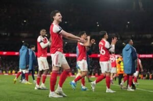 بورنموث يفرمل سيتى ويتوج ارسنال بطلا 12 بورنموث يفرمل سيتى ويتوج ارسنال بطلا