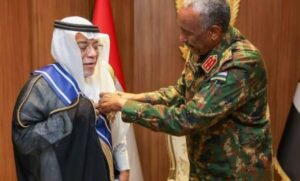 البرهان يكرم سفير السعودية 