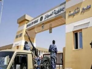 مبعدون من مصر يواجهون مصيرا مجهولا بمعبر اشكيت.. رسالة ساخنة لرئيس الوزراء !! 12 مبعدون من مصر يواجهون مصيرا مجهولا بمعبر اشكيت.. رسالة ساخنة لرئيس الوزراء !!