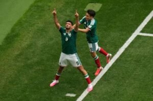 المكسيك تفتتح كاس العالم بثنائية