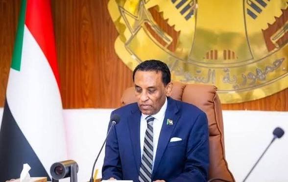 هل تراجع رئيس الوزراء عن حظر السلع وتخفيض الموظفين والعاملين!! 11 بعد شهر من تطبيقه.. قرار حظر السلع تحت مجهر خبراء إقتصاديين.. ماذا قالوا!!