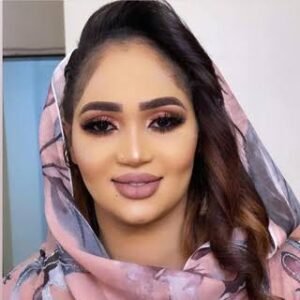 فنانة شهيرة تتعرض لنهب مسلح