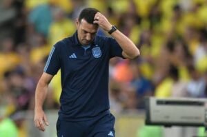 مدرب الارجنتين يرشح منتخب عربي للفوز بالمونديال