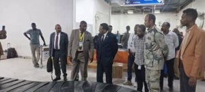 رئيس الوزراء في مطار بورتسودان يصدر توجيهات عاجلة.. ماذا وجد!! 12 رئيس الوزراء في مطار بورتسودان يصدر توجيهات عاجلة.. ماذا وجد!!