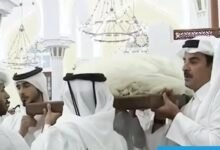 مشهد مهيب.. أمير قطر يتقدم الجموع ويحمل جنازة والده! 12 IMG 20260713 WA0000