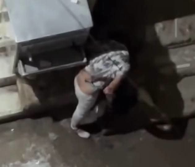 مدمن يذبح زميله في قلب الشارع 11 IMG 20260731 WA0001