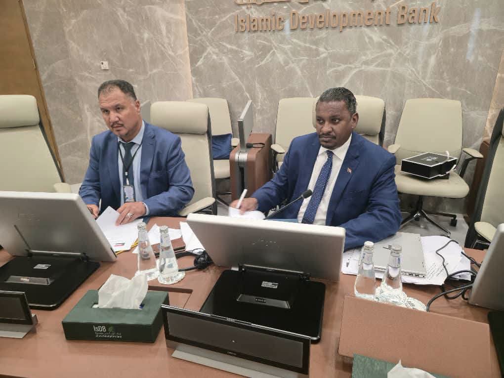 تفاصيل توقيع خارطة طريق بين السودان والبنك الإسلامي للتنمية 11 FB IMG 1787936600382